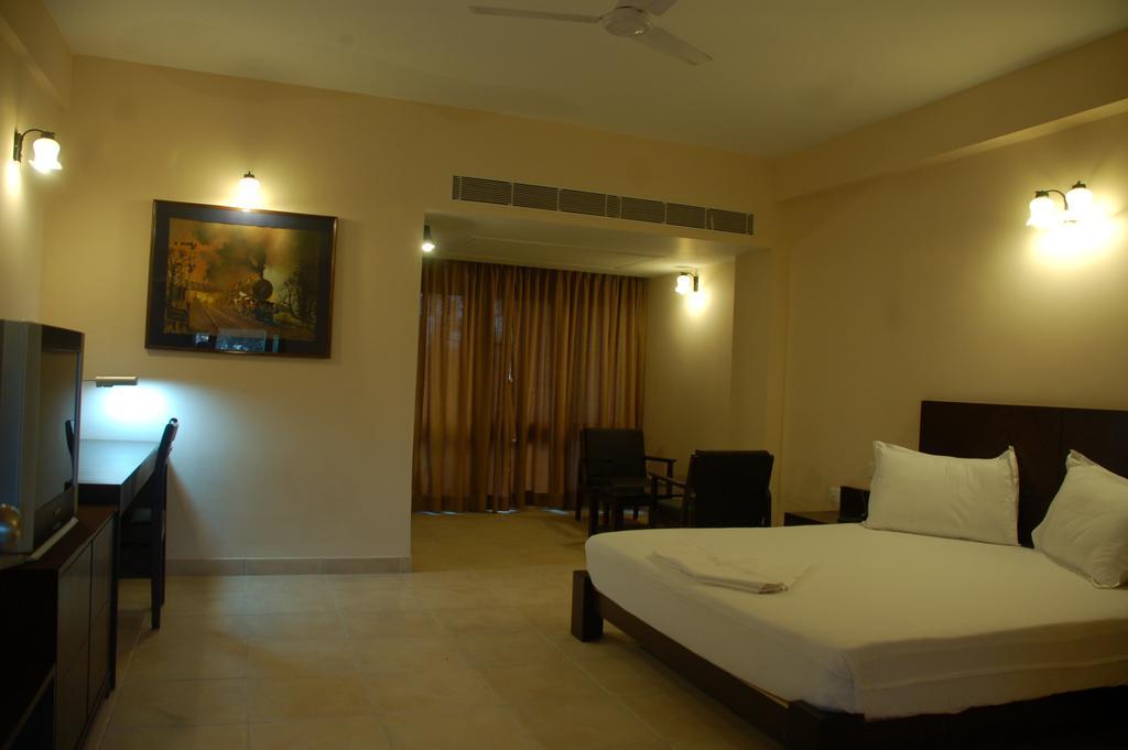 Oyo 15149 Hotel Ajoy Minar 曼达莫尼 客房 照片